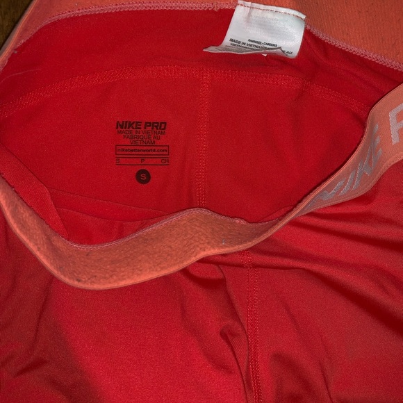 Red Nike pros - Picture 3 of 3
